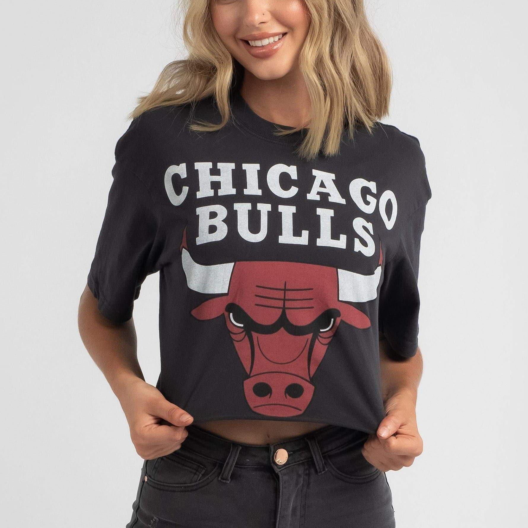Mitchell And Ness T-Shirts Womens Chicago Bulls Mitchell & Ness NBA Team Vintage Chop T-Shirt - Faded Black