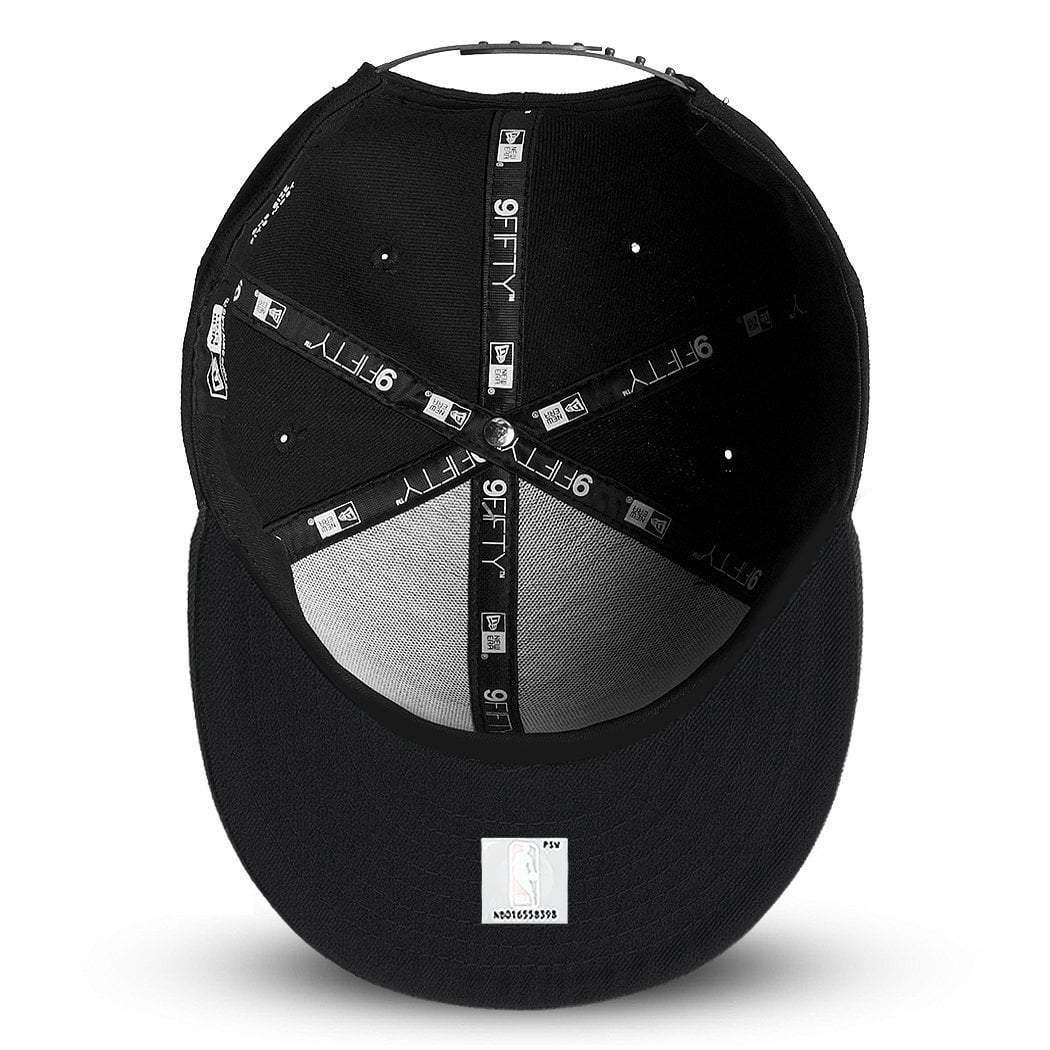 New Era Caps Youths Adjustable Youths Chicago Bulls New Era NBA Black On Black Diamond Era 9FIFTY Snapback Hat